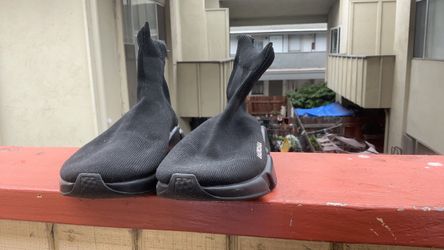 Selling belenciaga shoes