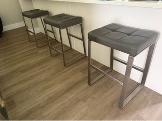 Set of 3 modern bar stools