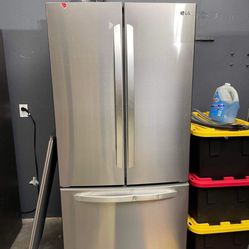 Lg 32’ Wide Refrigerator French Door New Scratch And Dent 