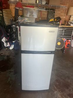 Mini refrigerator