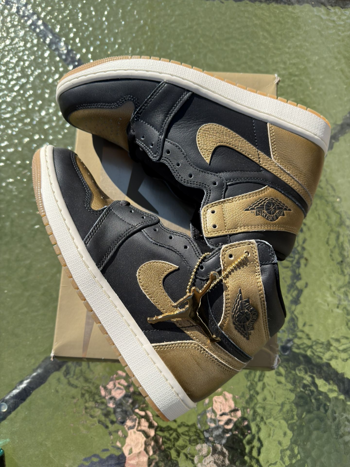 Nike Air Jordan 1 Retro High OG “Black Metallic Gold” (DZ5485-071 