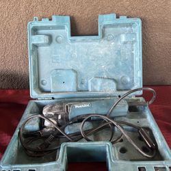 Makita 3 Amp Variable-Speed Oscillating Multi-Tool Kit W/ Hard Case (TM3010CX1)         