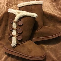 New House Boots . Never Worn Size 6