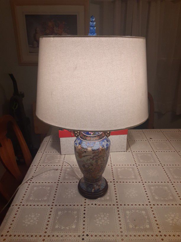  VERY BEAUTIFUL VINTAGE ASIAN LAMP  29inches TALL 