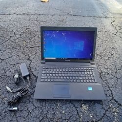 TOSHIBA LAPTOP WINDOWS PRO EVERYTHING WORKS GREAT 