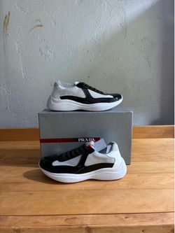 White and black Prada cups