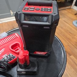 Milwaukee 12m Radio 