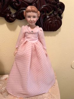 Antique Porclein mamie Eisenhower doll