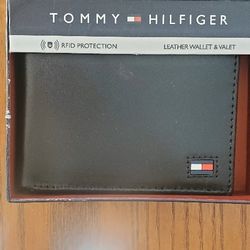 New With Tags Men's Navy Blue Tommy Hilfiger Wallet
