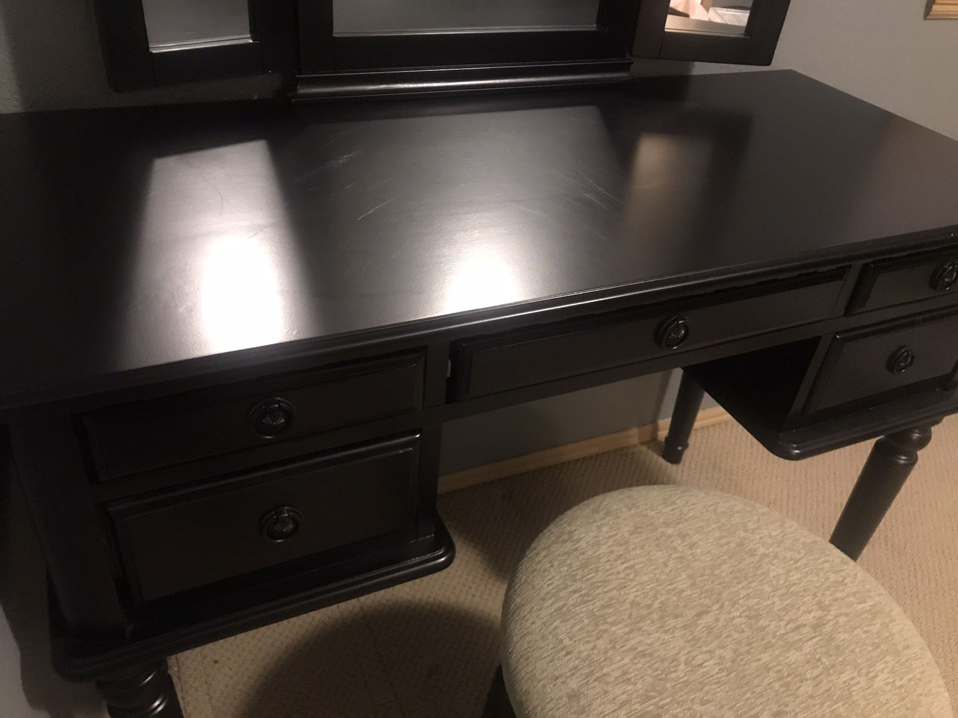 *Pending sale* Black makeup vanity for Sale in Federal Way, WA OfferUp