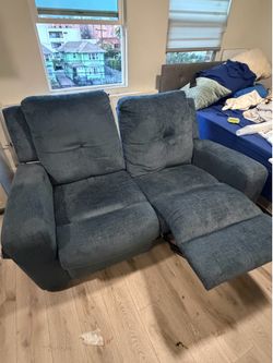 Recliner loveseat