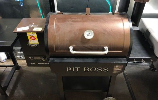 Brand New PIT BOSS PRO SERIES 820 WOOD PELLET GRILL EL