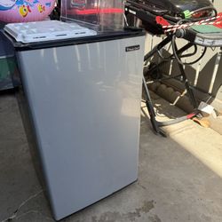 Magic Chef Mini Fridge 