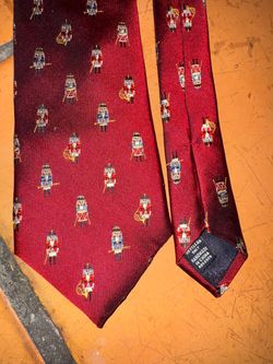 Roundtree & Yorke Red 100% Silk Nutcracker Tie