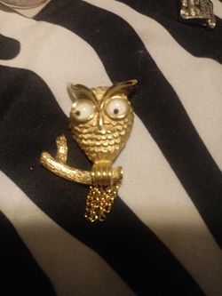 $10 vintage Avon owl pin with googly eye