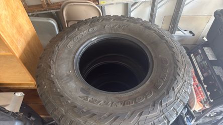 37x12.50r17 Toyo RT