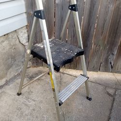 Gorilla Ladder - 225 Lb Step Stool 