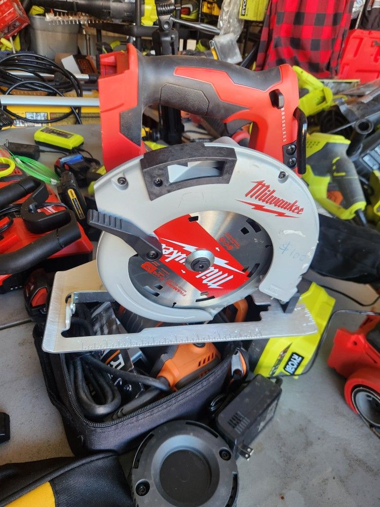 Milwaukee M18 Brushless 7 1/4" Circular Saw ( No Battery Or Charger Included)