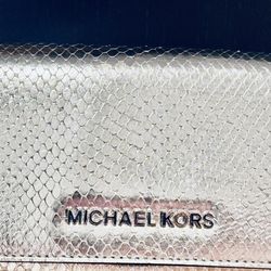 NEW MICHAEL KHORS SILVER WALLET