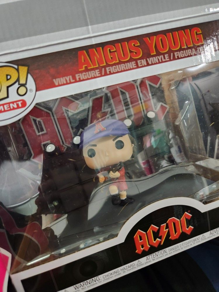 🎸 **Funko POP Moments: AC/DC - Angus Young (Dance)**