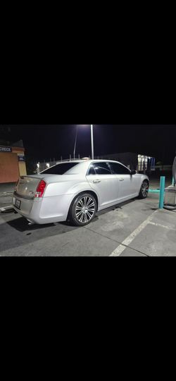 2012 Chrysler 300S 5.7L HEMI – Clean – $7,000 OBO