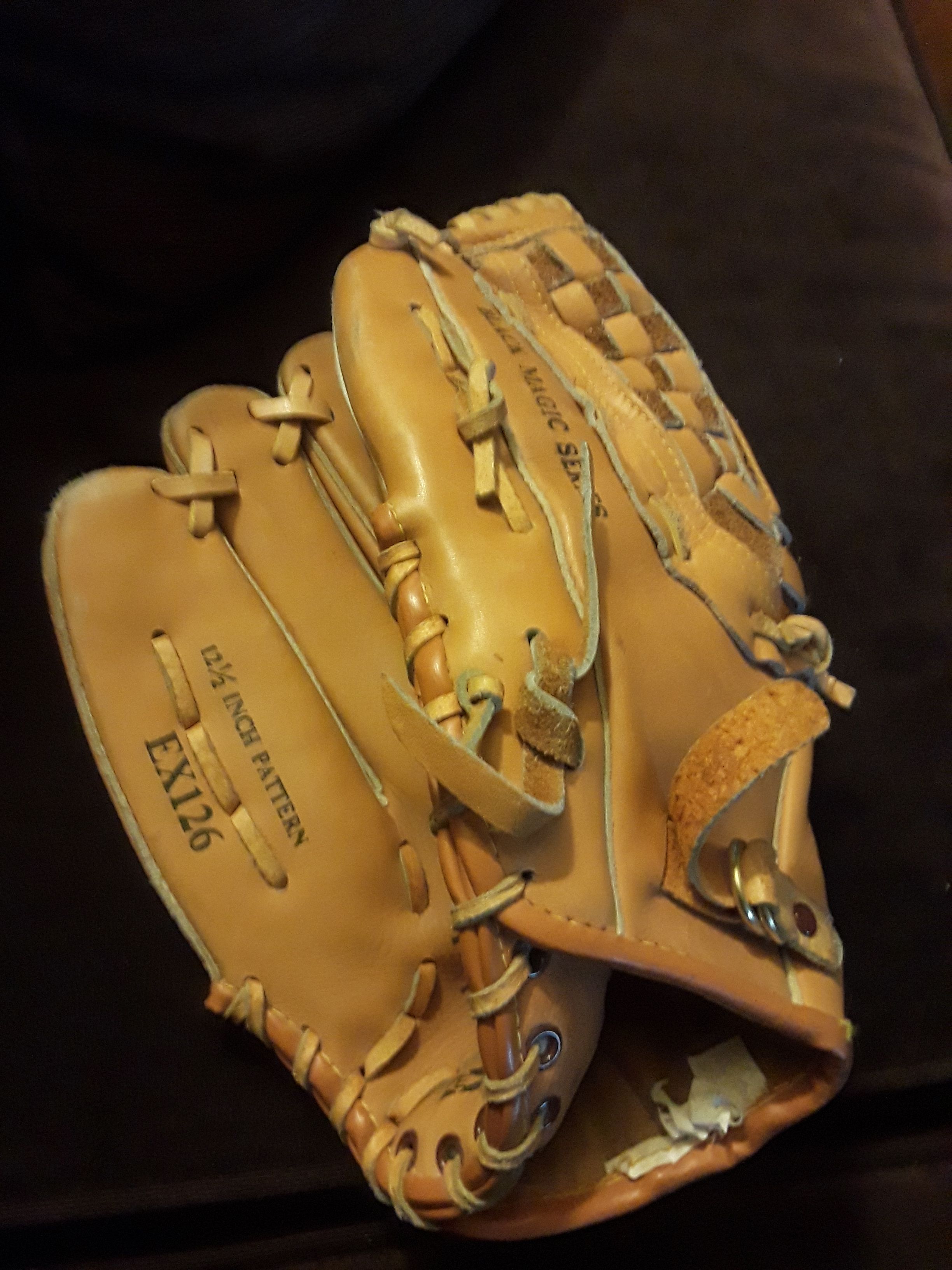 Easton EX126 Black Magic Baseball Glove