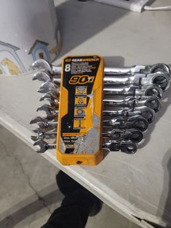 GEARWRENCH
Metric 90-Tooth Flex Head Combination Ratcheting Wrench Tool Set with Tray (8-Piece)