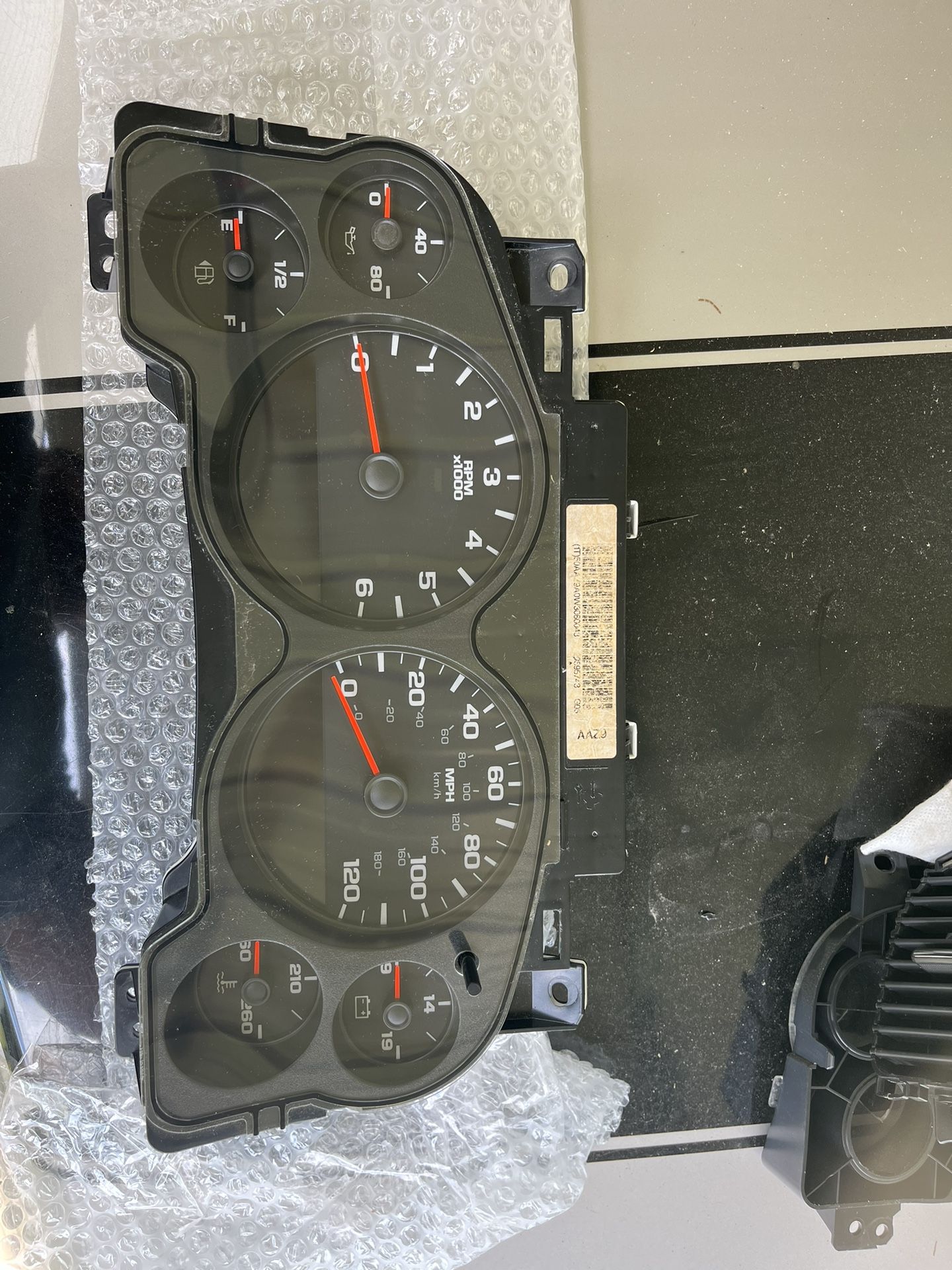 07-2013 Chevy Silverado Tahoe Cluster