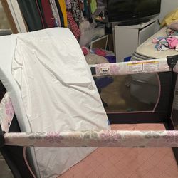 Play Pen With Bassinet & Changing Table