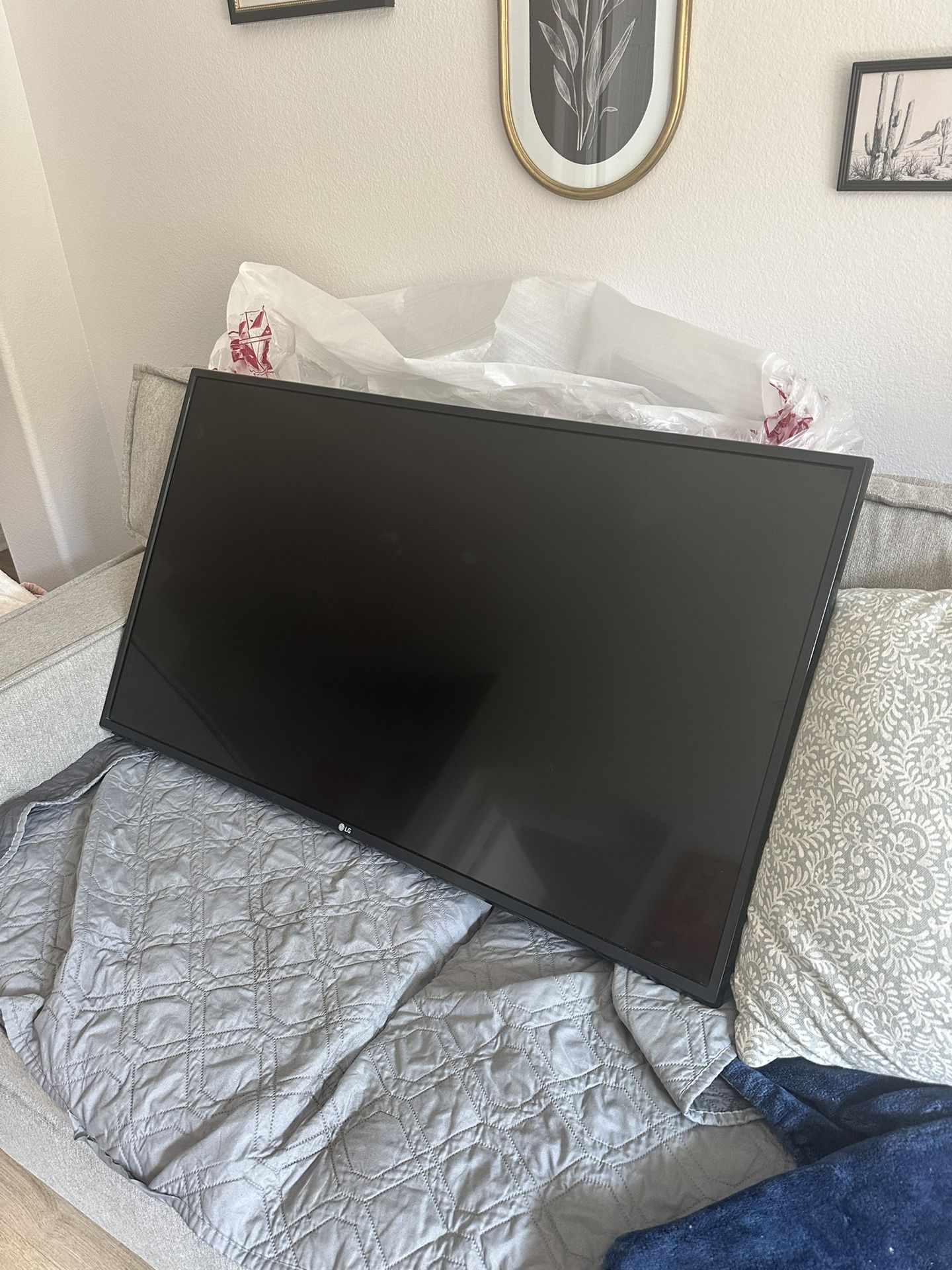 43” Smart TV