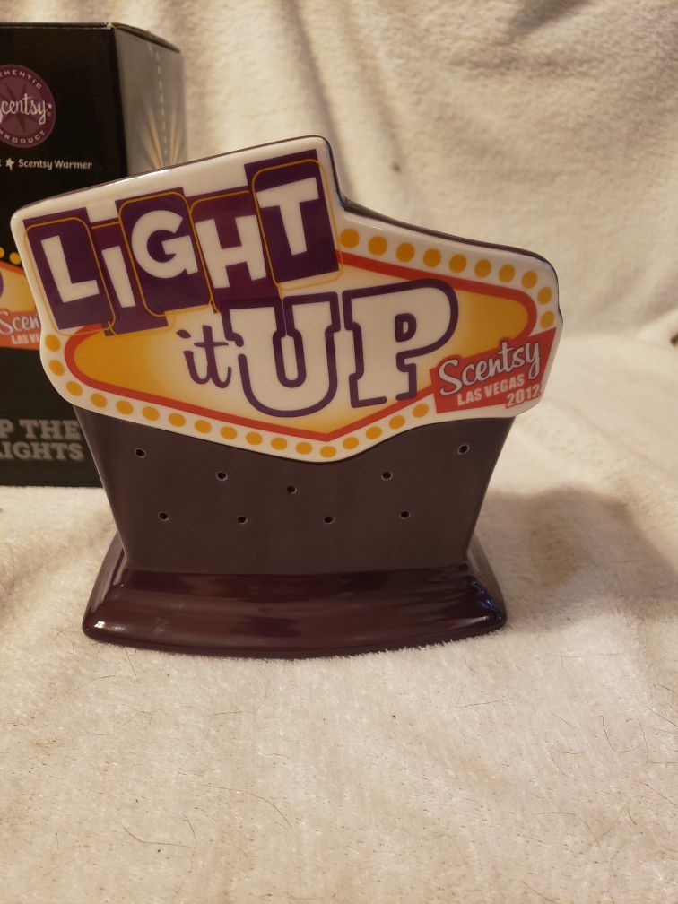 NEW LIMITED EDITION Light It Up Scentsy Warmer 
