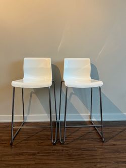 Set of 2 Bar Stools – Excellent Condition