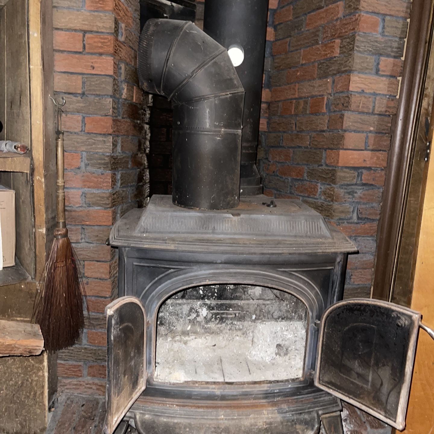 Vermont Castings Vigilant Parlor Stove for Sale in Newfoundland, NJ -  OfferUp