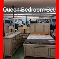 🥰 Solid Wood Queen Bedroom Set