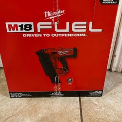 Milwaukee M18 Fuel 21” Framing Nailer 