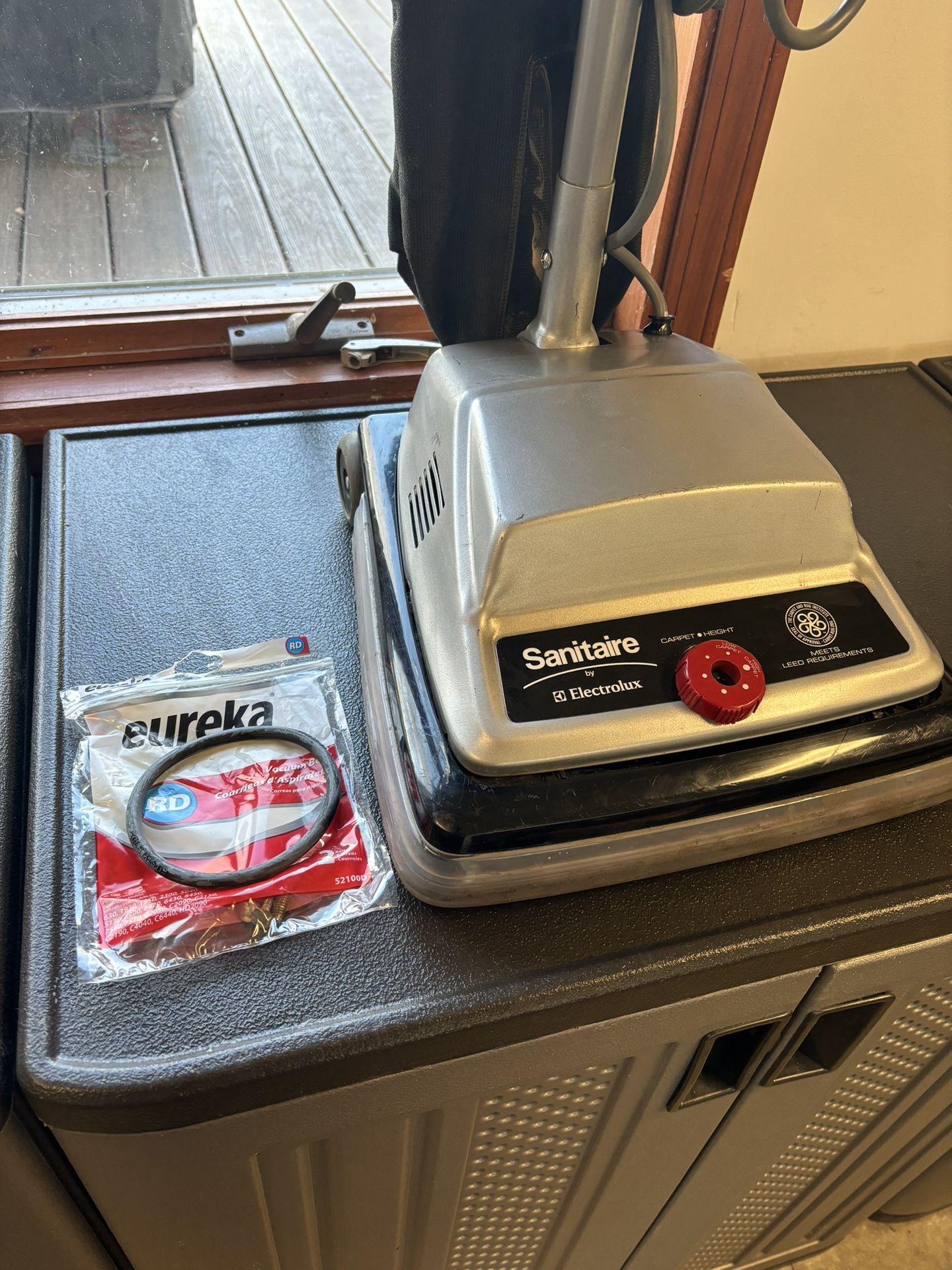 Sanitare Commercial Upright Vacuum Cleaner