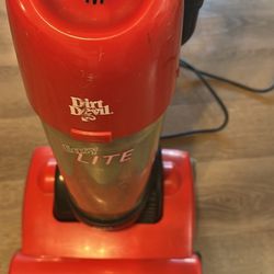 Vacuum Cleaner Like New Dirt Devil  Bagless