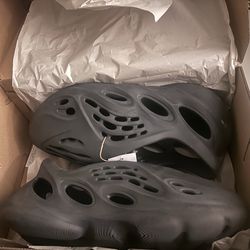 YZY Foam Runners Onyx Sz 10