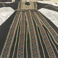 abaya like new used one time good for medium large xl 