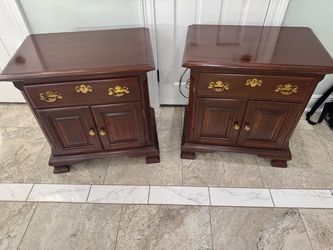 Sturdy wood two  nightstand good condition with brass holder ( the colonial brand  furniture )