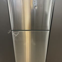 Samsung 30” Apartment Size Refrigerator - 20 Cu