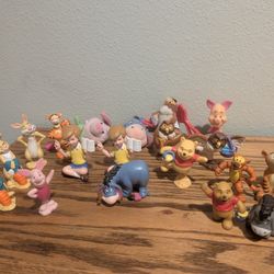 Vintage Disney Winnie The Pooh And friends Lot Of 19 Figures 2 stuffed Keychain Holder 1 Stuffed Marker