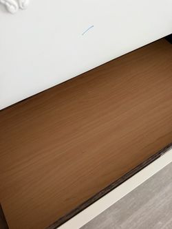 Ivory dresser with 5 drawers