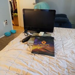 19 Inch Vizio Color TV With Remote And Magnavox DVD Player 
