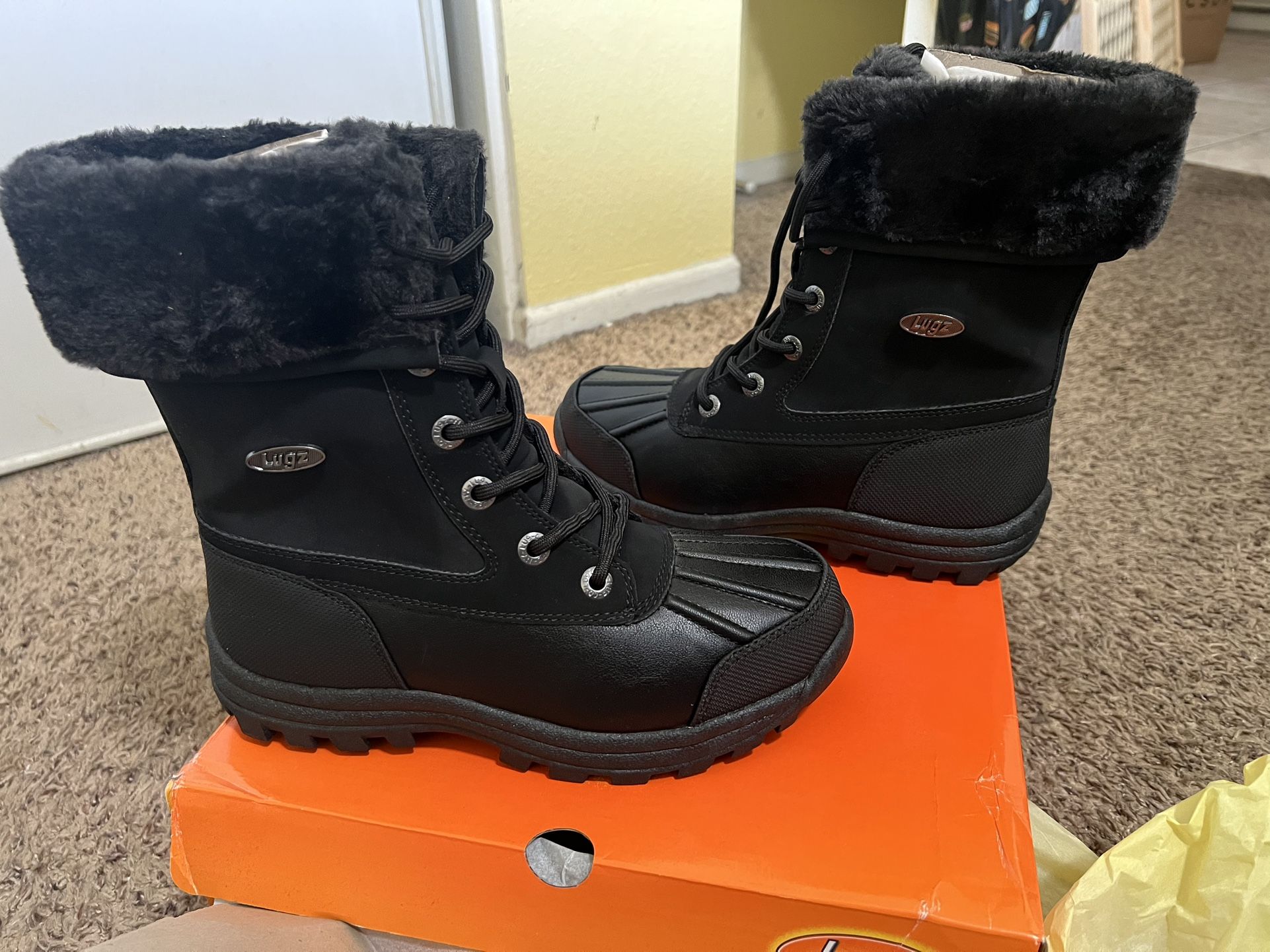 Women’s Size 7 Waterproof Snow Boots
