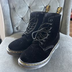 1460 Pascal Black Velvet Doc Martens 