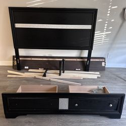 Regatta Black Silver Queen Bedframe *FREE*