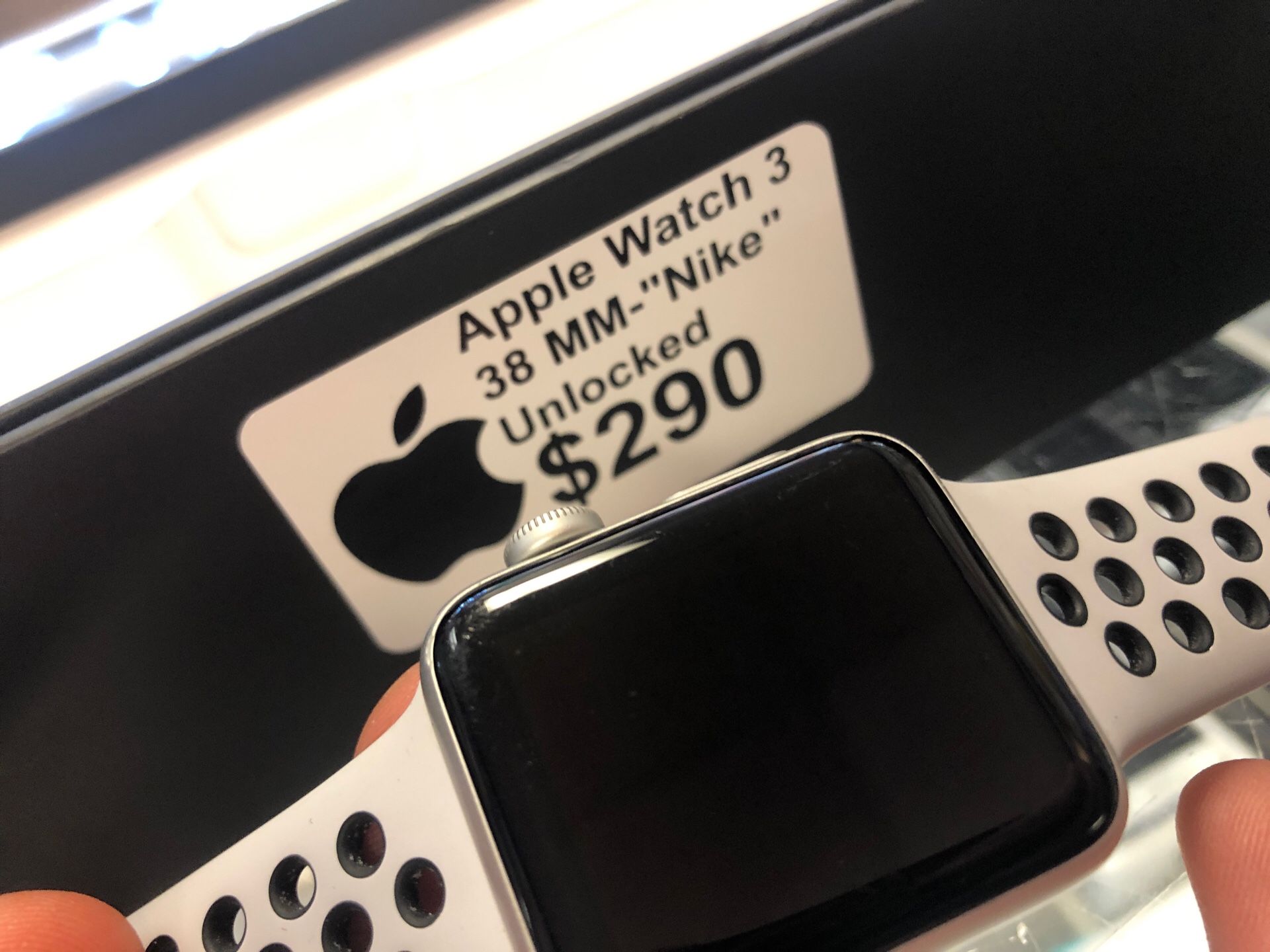 Series 3 Apple Watch Nike- 38MM Unlocked for 290$