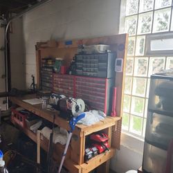 Work Bench & Peg Borad With Grinder And Vise
