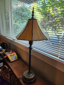 Tiffany-style Vintage Table Lamp